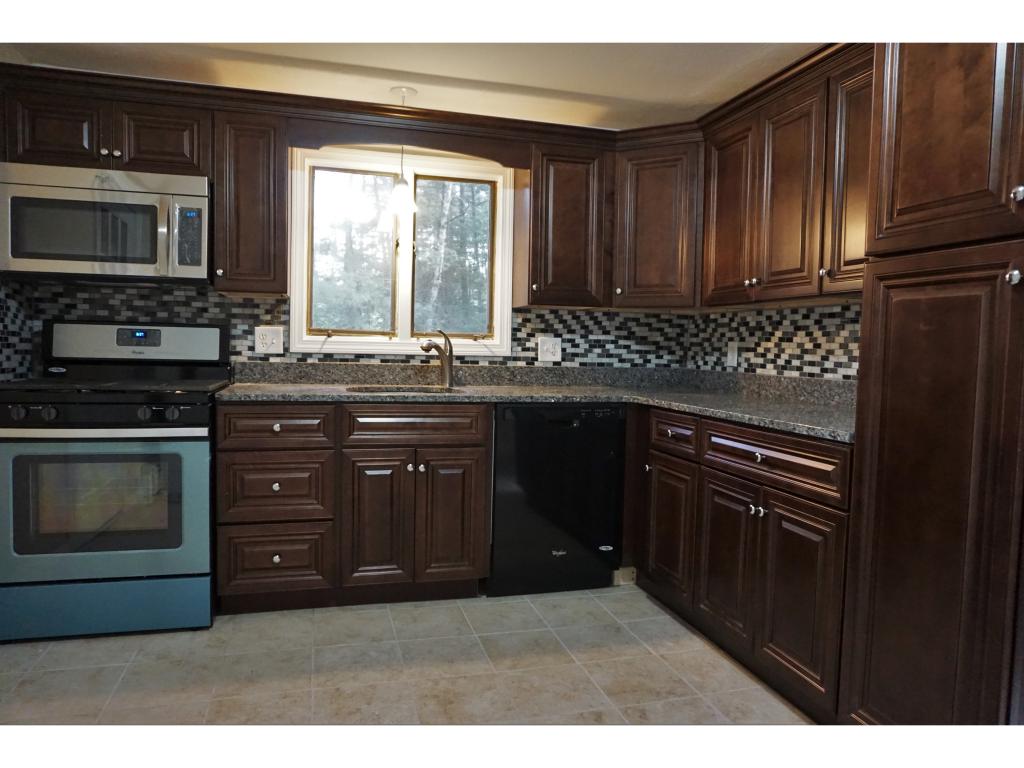 13 Stoney Brook Road Nashua, NH 03063 - Photo 4 of 28 Gallery Image 4