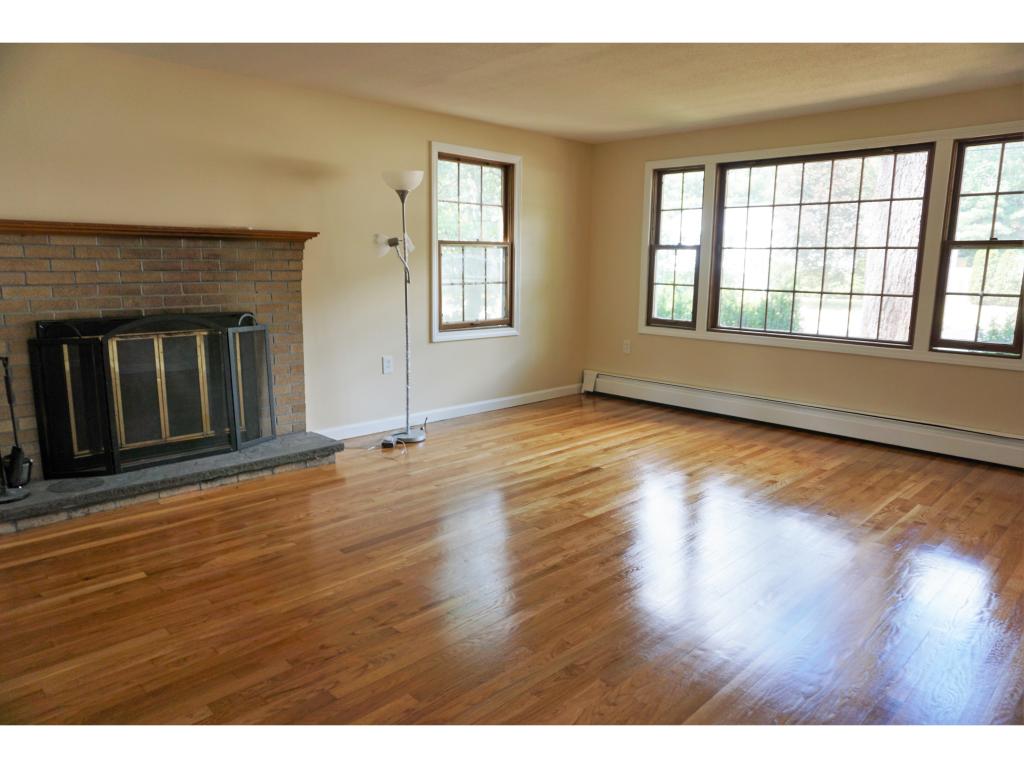 13 Stoney Brook Road Nashua, NH 03063 - Photo 5 of 28 Gallery Image 5