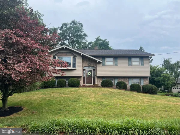 $650,000 | 20 Locust Street, Leola, PA 17540