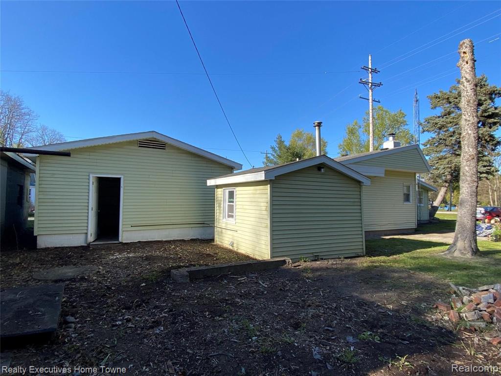 7961 Lakeshore Road Fort Gratiot, MI 48059 - Photo 28 of 37