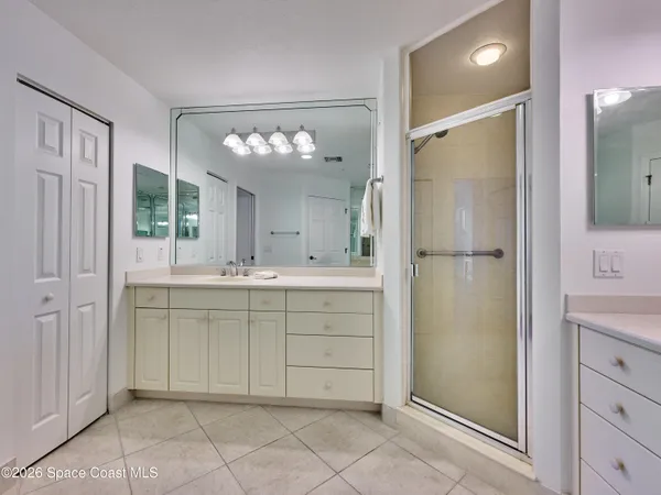 a view of a back yard with a flower plants