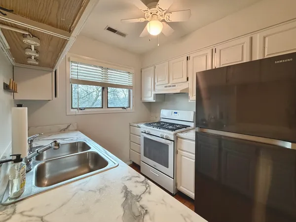 $94,900 | 3117 4th Street, Unit 3117, Moline, IL 61265