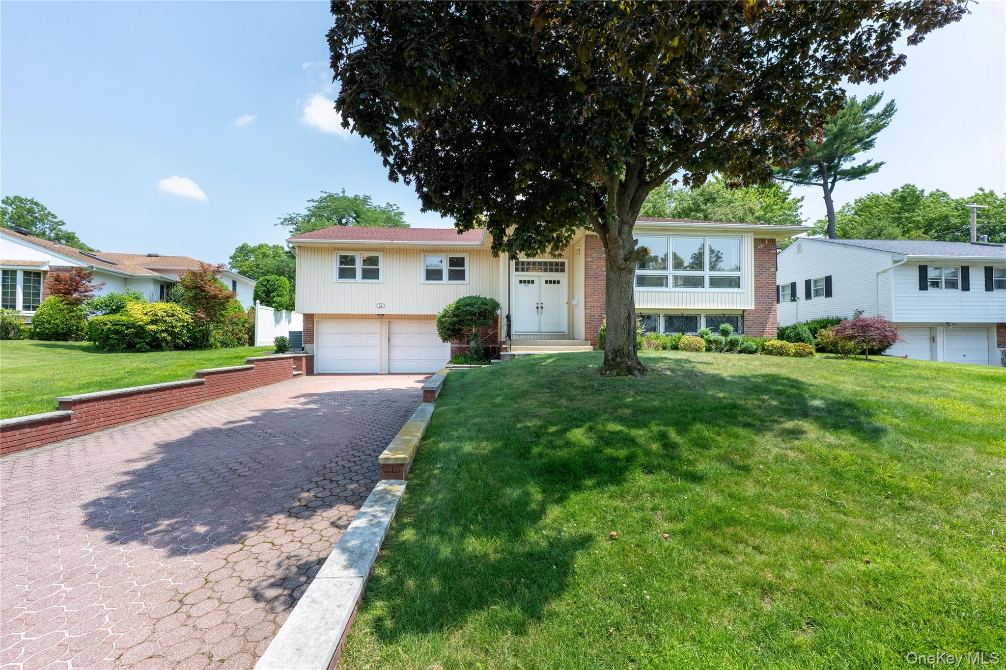 18 Dogwood Road Searingtown, NY 11507 - Photo 2 of 28