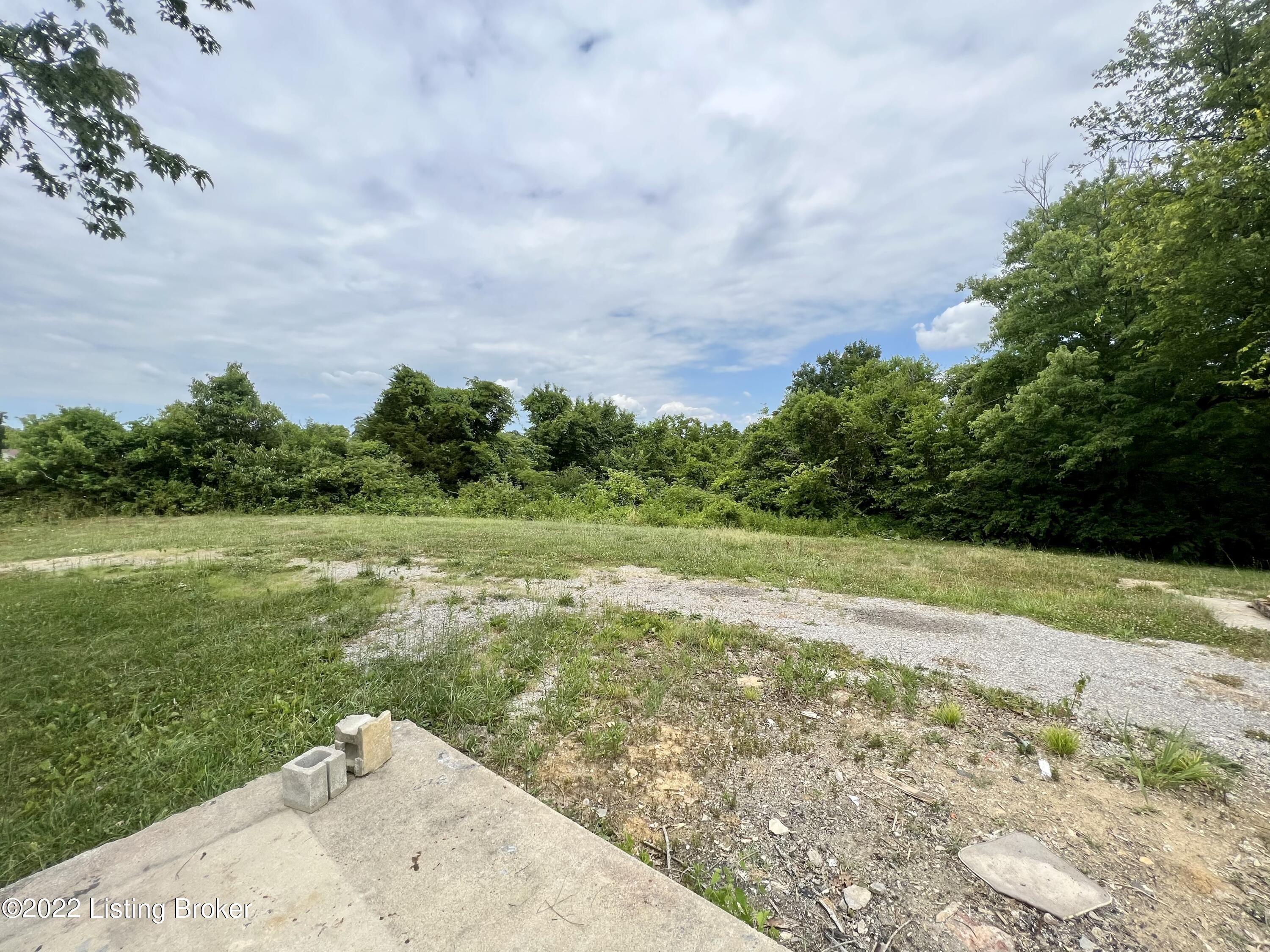2021 Grapevine Road Harrodsburg, KY 40330 - Photo 7 of 14 FF09D619-5A54-4B1E-8AF2-DE71C3F66437
