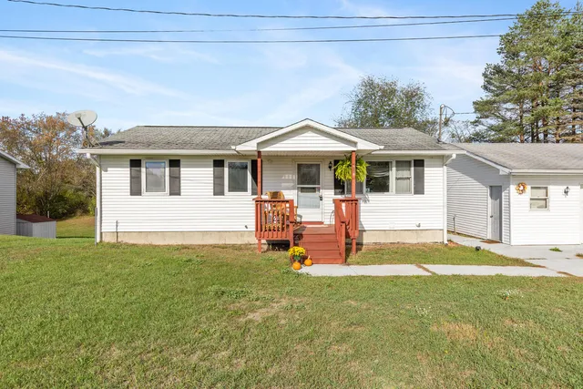 $218,000 | 886 West Maple Street, Mecosta, MI 49332