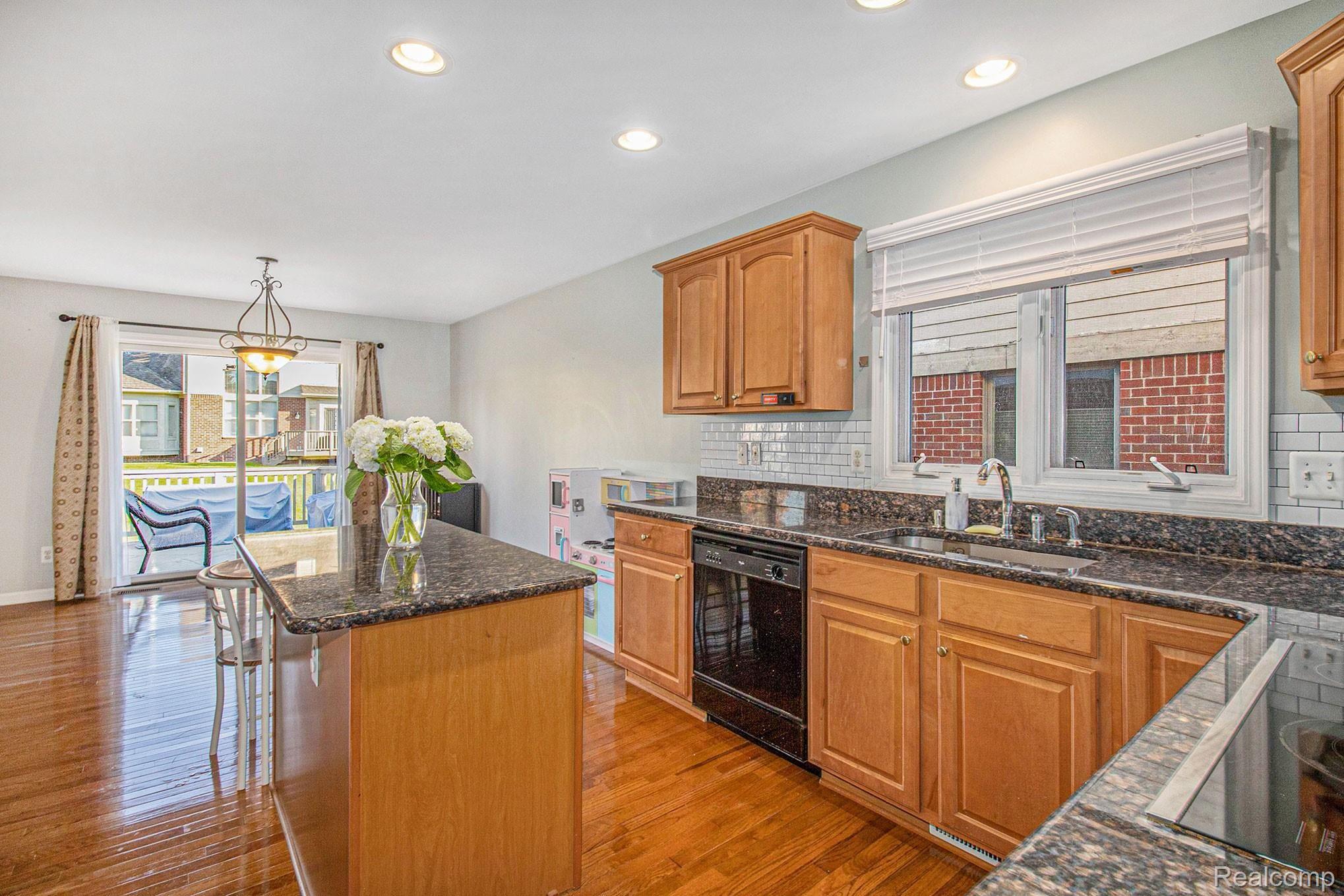 41568 Thoreau Ridge Novi, MI 48377 - Photo 10 of 36 IMG_9149.jpg