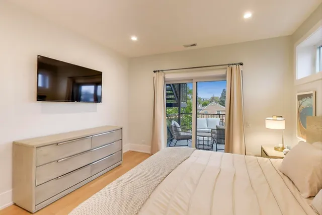 $325,000 | 3320 North Narragansett Avenue, Unit 2, Chicago, IL 60634