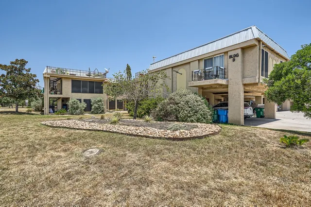 $195,000 | 5918 Lago Vista Way, Unit D27, Lago Vista, TX 78645
