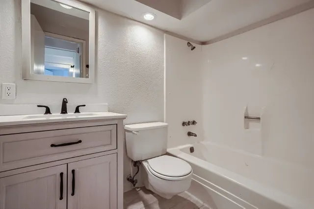 $199,000 | 5918 Lago Vista Way, Unit D27, Lago Vista, TX 78645