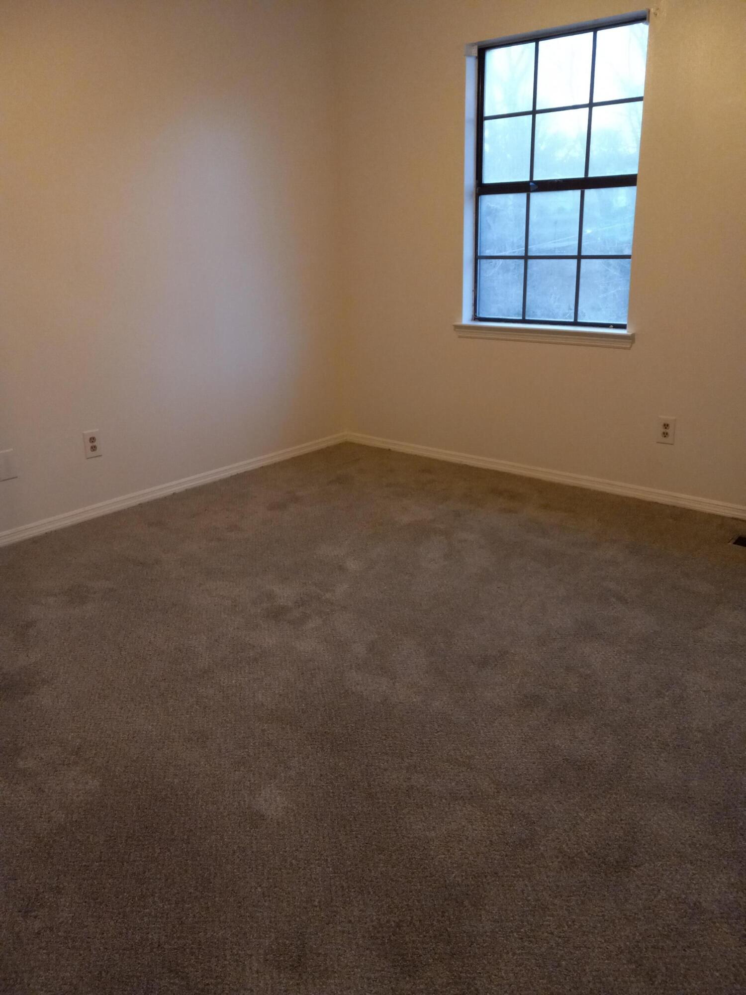 212 Gillespie Road Chattanooga, TN 37411 - Photo 3 of 14 20260216_180906