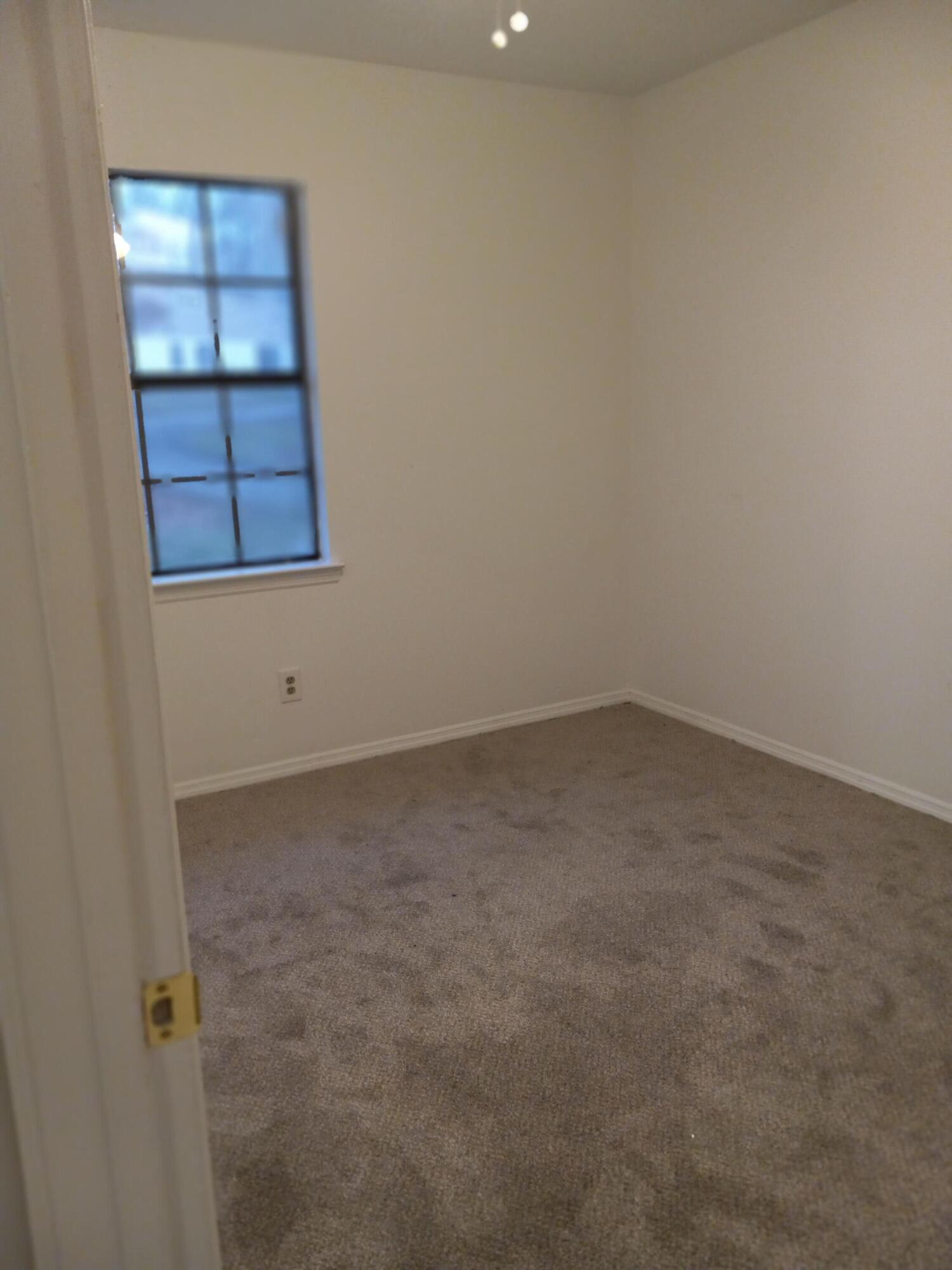 212 Gillespie Road Chattanooga, TN 37411 - Photo 4 of 14 20260216_180901