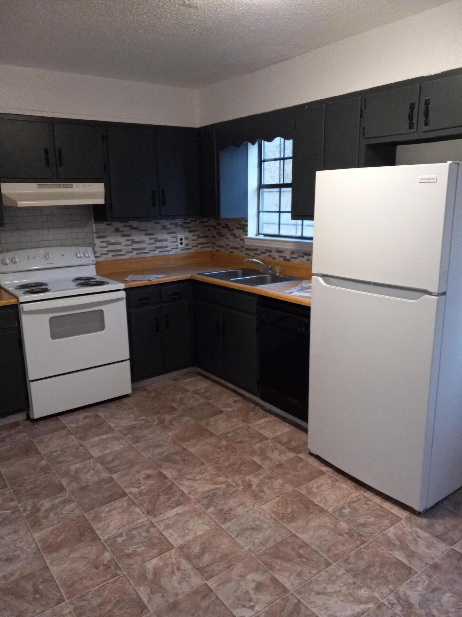 212 Gillespie Road Chattanooga, TN 37411 - Photo 10 of 14 20260216_180653