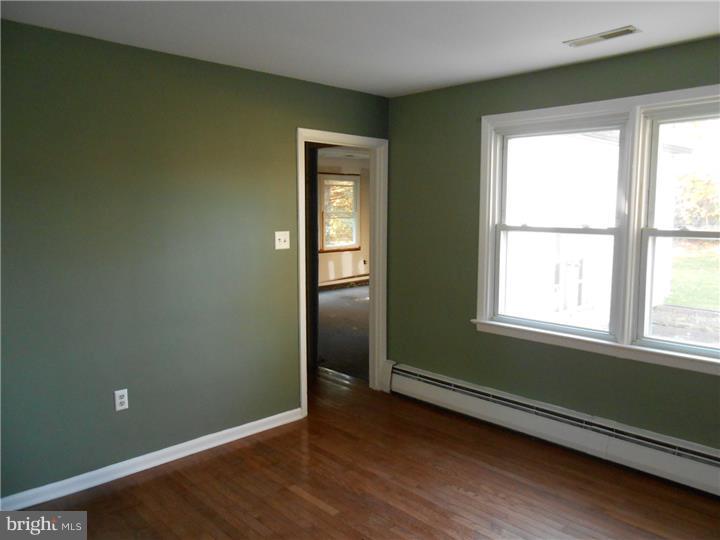 421 Springbrook Lane Horsham, PA 19040 - Photo 9 of 24 Living Room