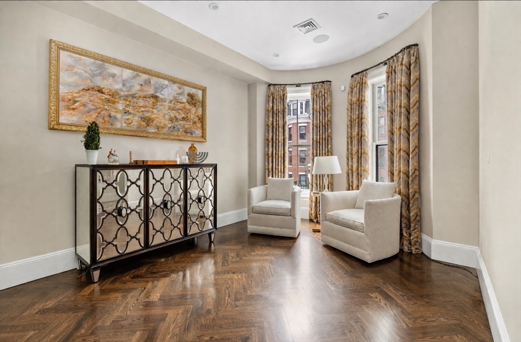 109 Appleton Street Boston, MA 02116 - Photo 4 of 26 a spacious bedroom with furniture and a large window