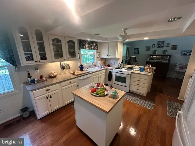 $745,000 | 7758 Tara Heights Place, Springfield, VA 22153