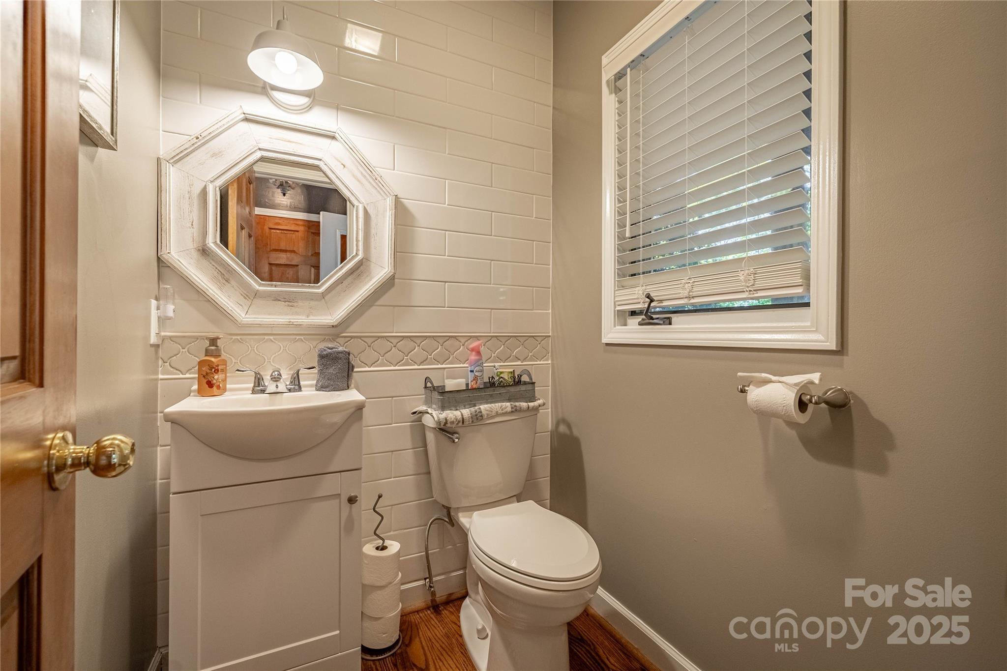 316 Players Ridge Road Hickory, NC 28601 - Photo 26 of 47 a bathroom with a toilet sink and mirror