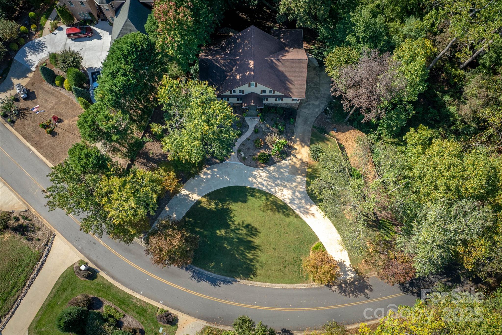 316 Players Ridge Road Hickory, NC 28601 - Photo 7 of 47 an aerial view of a house