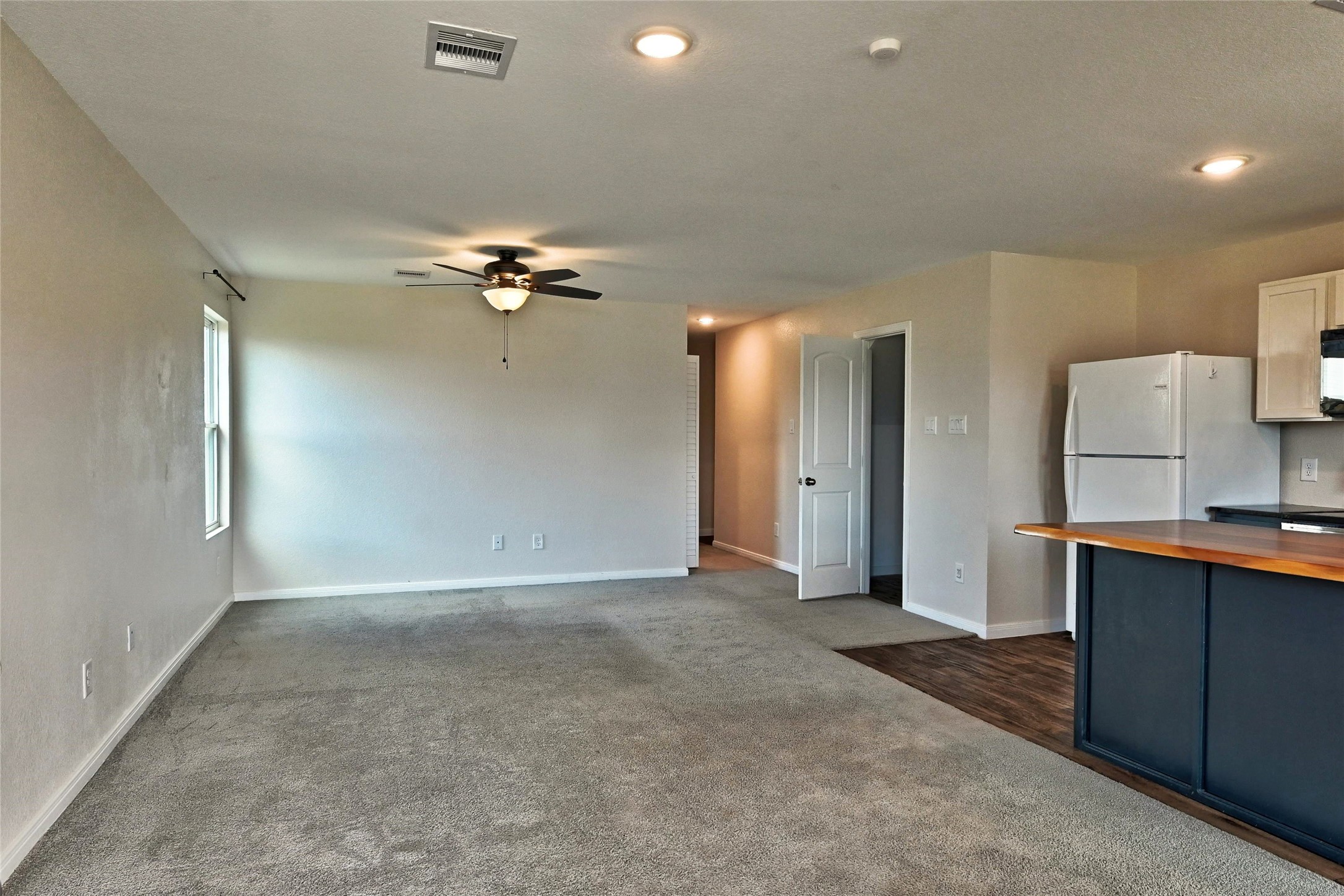 16623 Colleen Place Conroe, TX 77306 - Photo 9 of 44 Open concept living area.