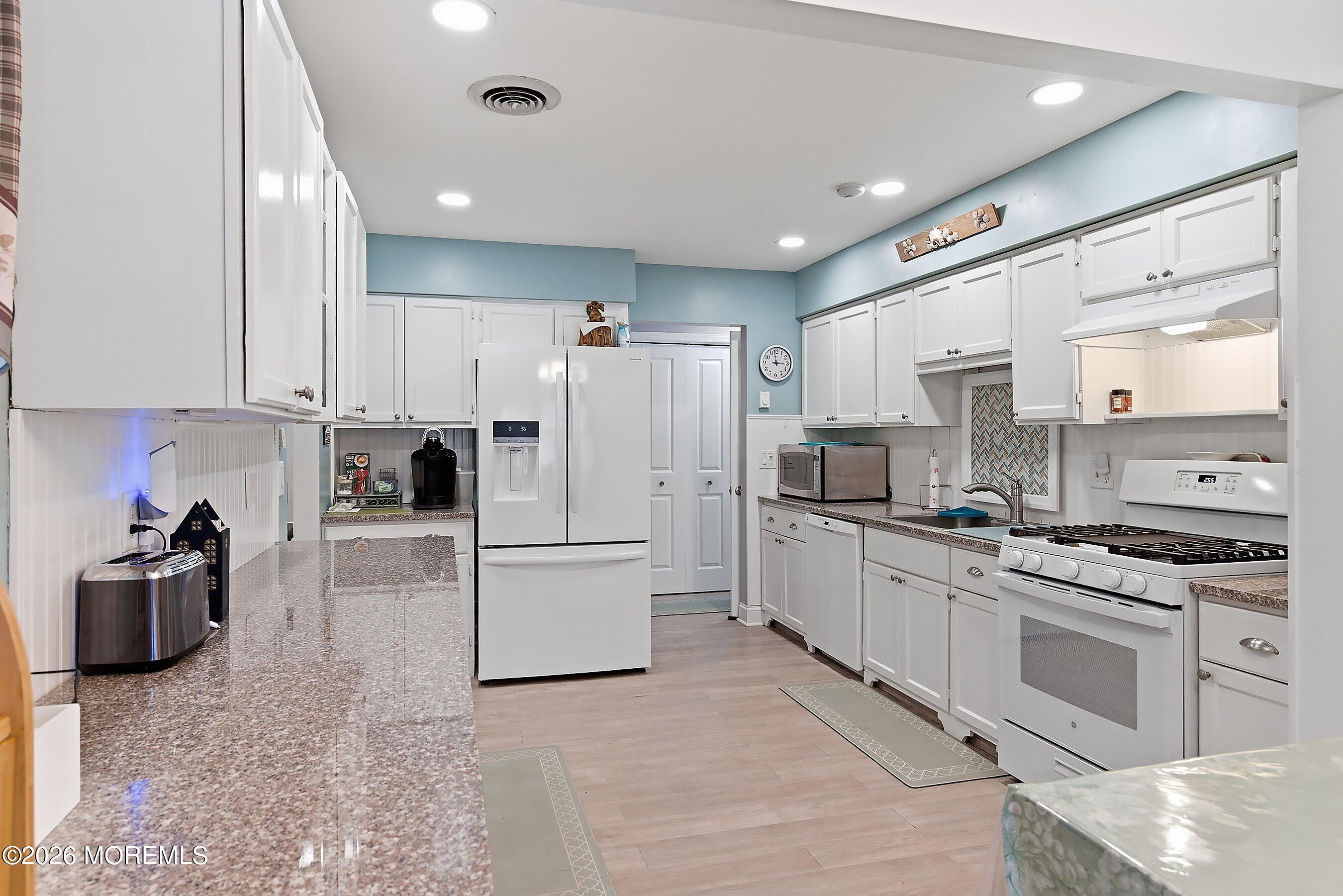 27 Amesbury Road, Unit 64 Whiting, NJ 08759 - Photo 19 of 50 20-Kitchen 1A