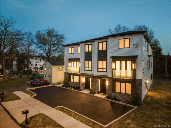 $1,549,000 | 12 Sherman Drive, Unit 202, Spring Valley, NY 10977