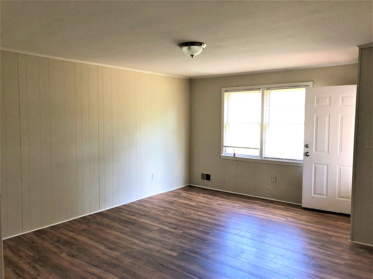 202 Tanglewood Road Wellford, SC 29385 - Photo 3 of 7