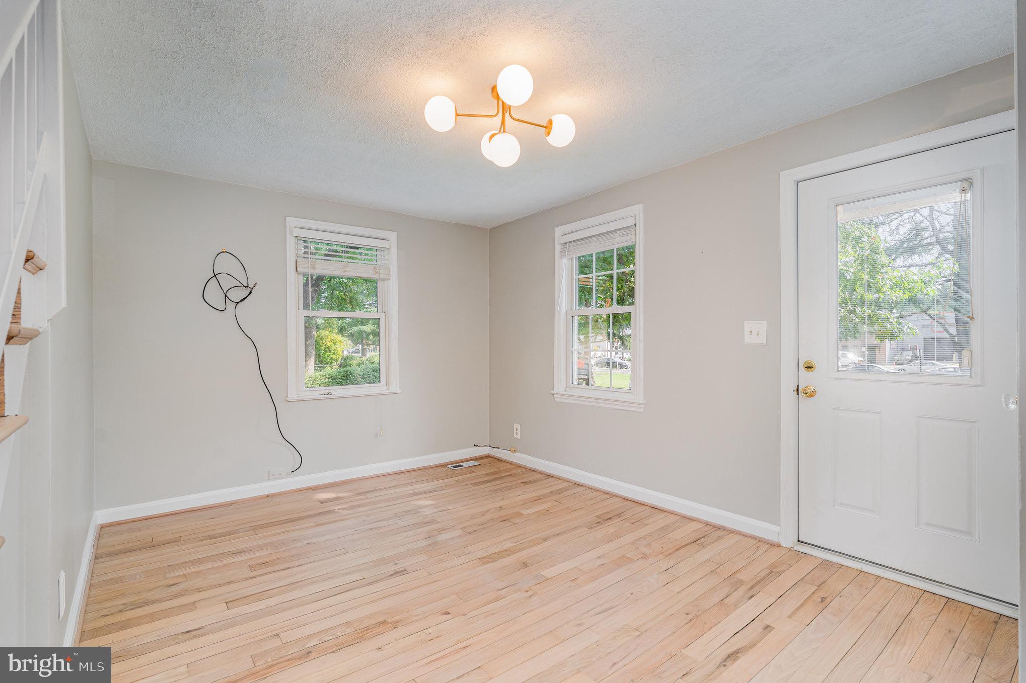 3729 South Four Mile Run Drive Arlington, VA 22206 - Photo 3 of 29