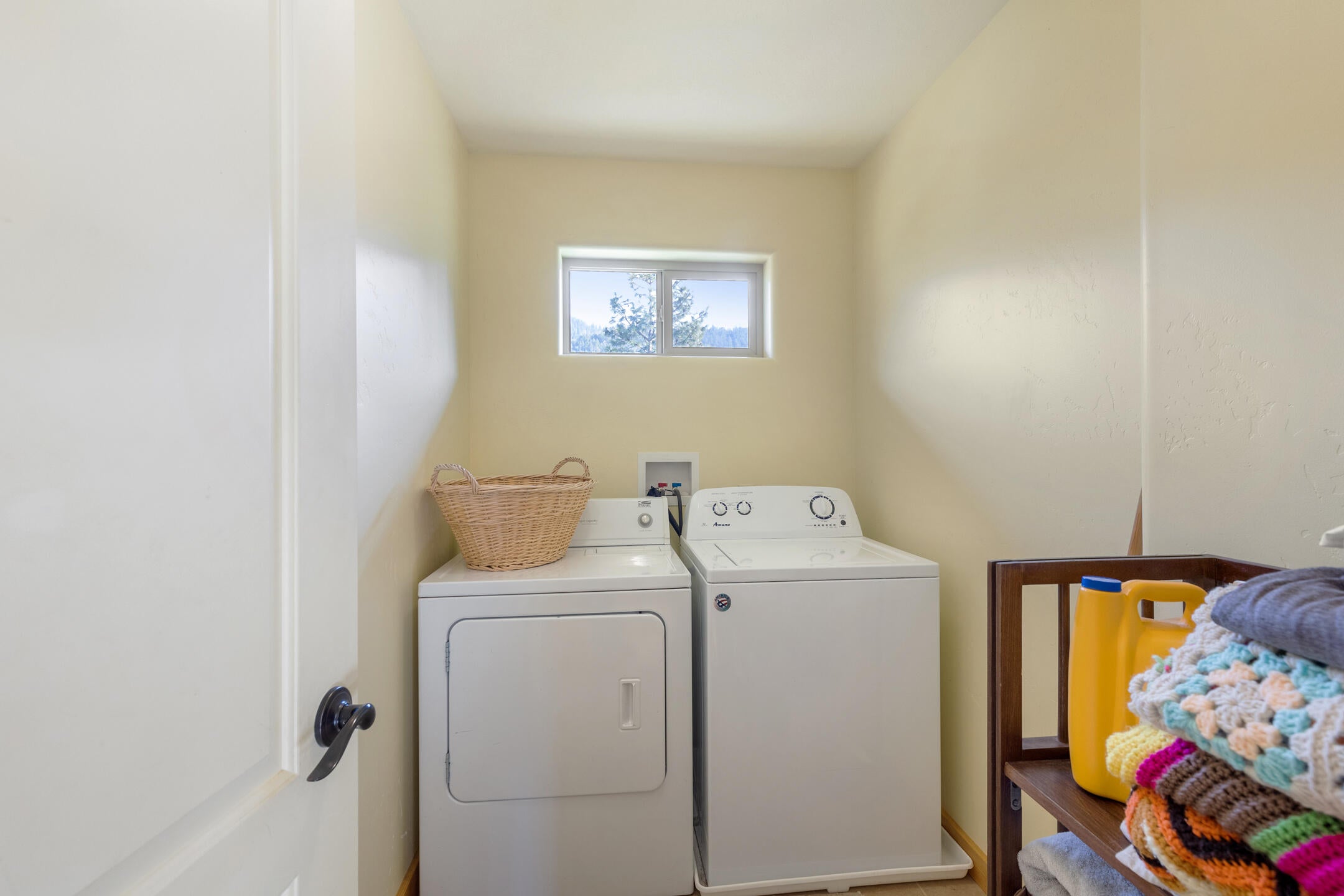 1015 Panther Gulch Road Williams, OR 97544 - Photo 16 of 49 Laundry room