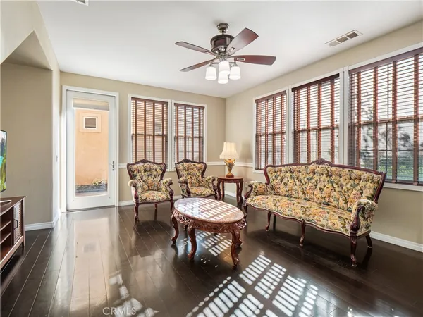 $599,999 | 31769 Avenida Sonrisa, Castaic, CA 91384