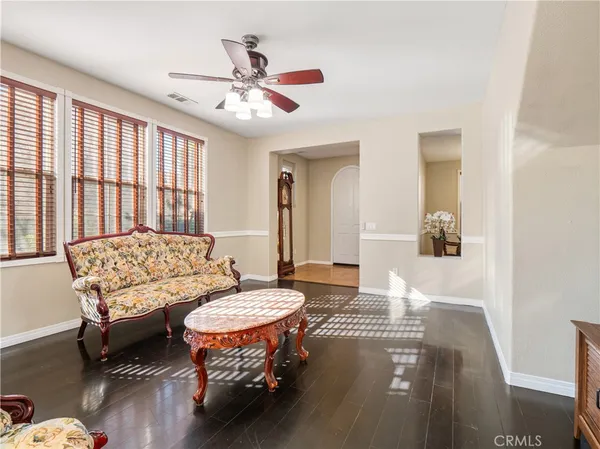 $599,999 | 31769 Avenida Sonrisa, Castaic, CA 91384
