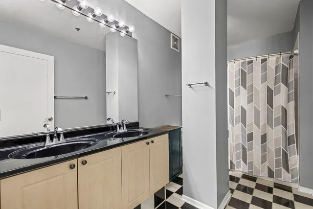 $3,750 | 130 South Canal Street, Unit 814, Chicago, IL 60606