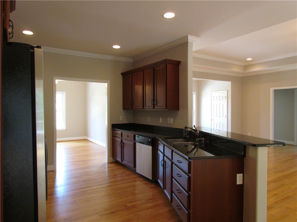 112 P-10-67 Anderson, SC 29621 - Photo 6 of 21 Kitchen