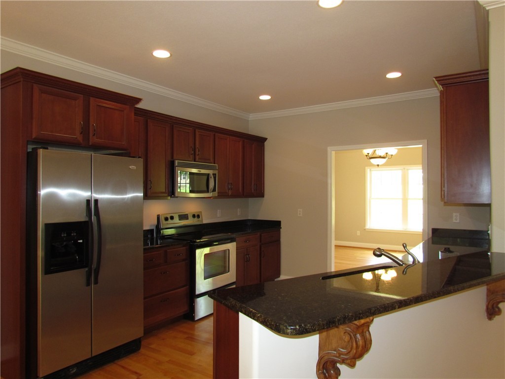 112 P-10-67 Anderson, SC 29621 - Photo 7 of 21 Kitchen Granite with Stainless Appliances