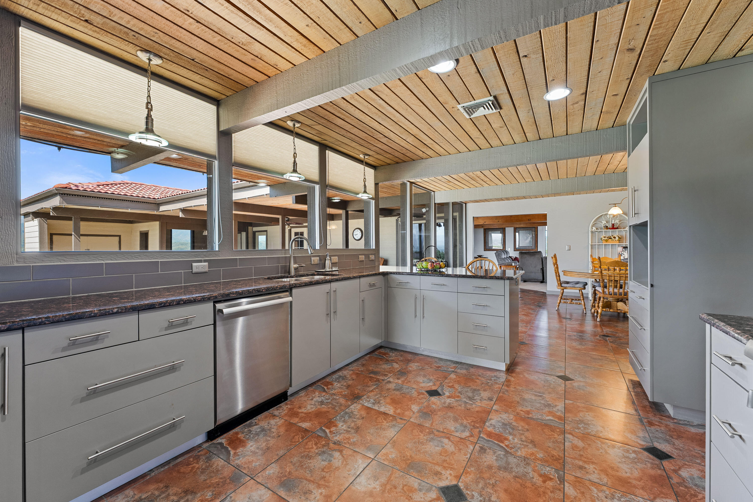 6048 Tolo Road Central Point, OR 97502 - Photo 19 of 61 INT (15 of 37)