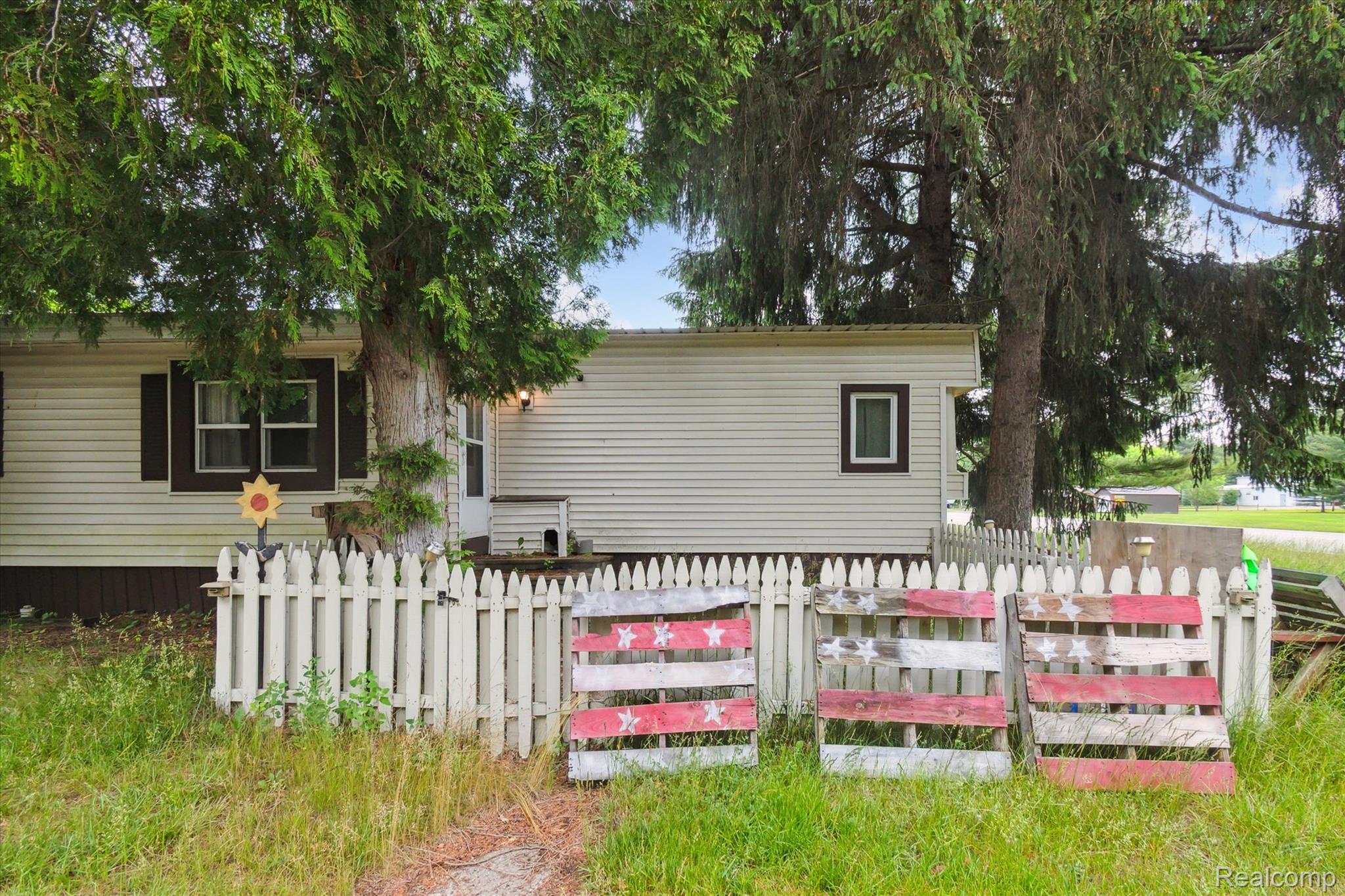 4800 South Huron Road Standish, MI 48658 - Photo 5 of 25 02-4800-S-Huron-Rd-Standish-MI-48658-WindowStill-30.jpg