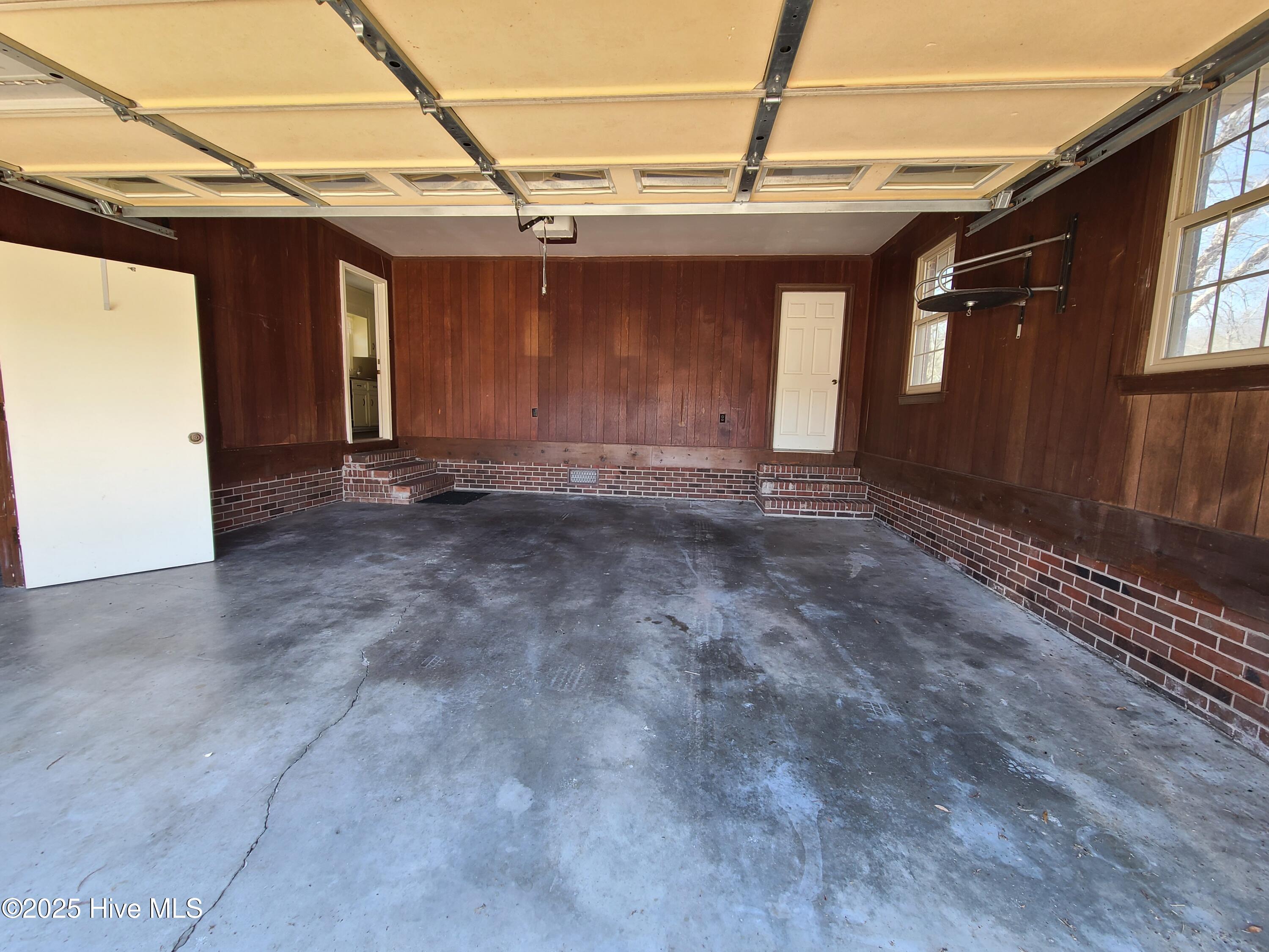 2011 Country Squire Road Kinston, NC 28504 - Photo 5 of 26 Garage