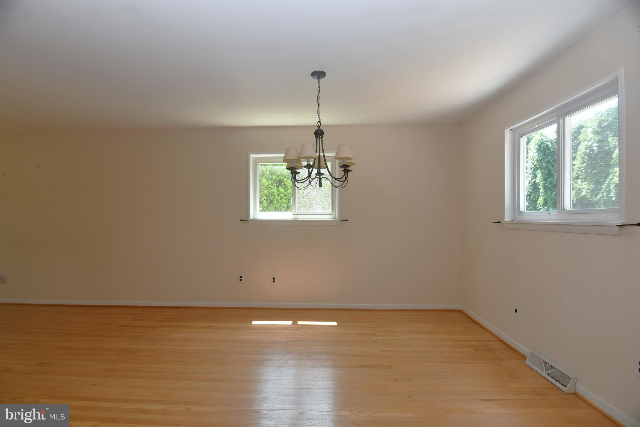 942 Mearns Road Warminster, PA 18974 - Photo 5 of 18 Where Memories Are Made! Light & Bright!