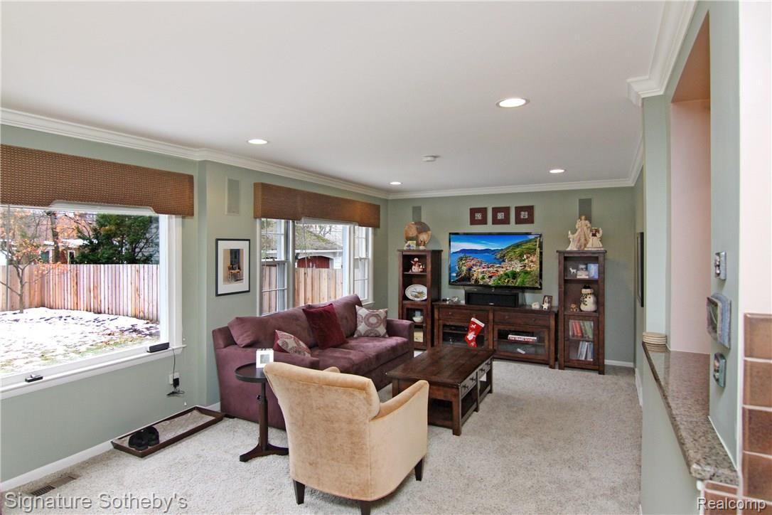 3860 Cumberland Road Berkley, MI 48072 - Photo 13 of 47 12 IMG_9111-r.jpg
