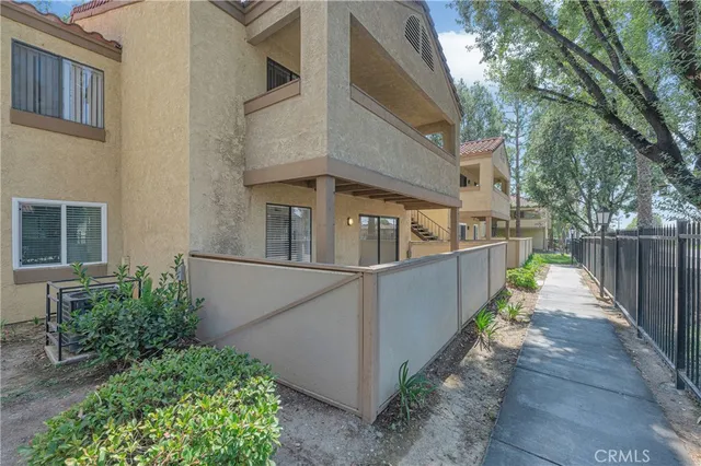 $1,900 | 1110 West Blaine Street, Unit 102, Riverside, CA 92507