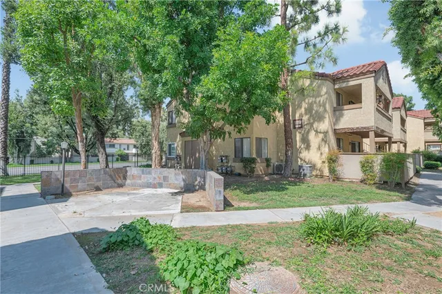 $1,900 | 1110 West Blaine Street, Unit 102, Riverside, CA 92507