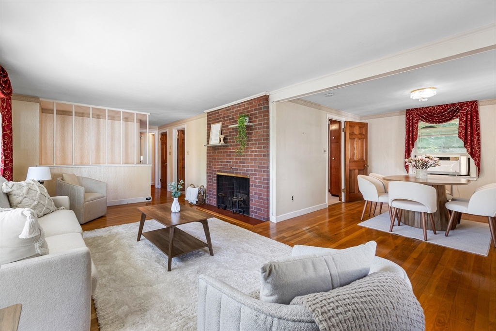 38 Robinhood Road Winchester, MA 01890 - Photo 9 of 32