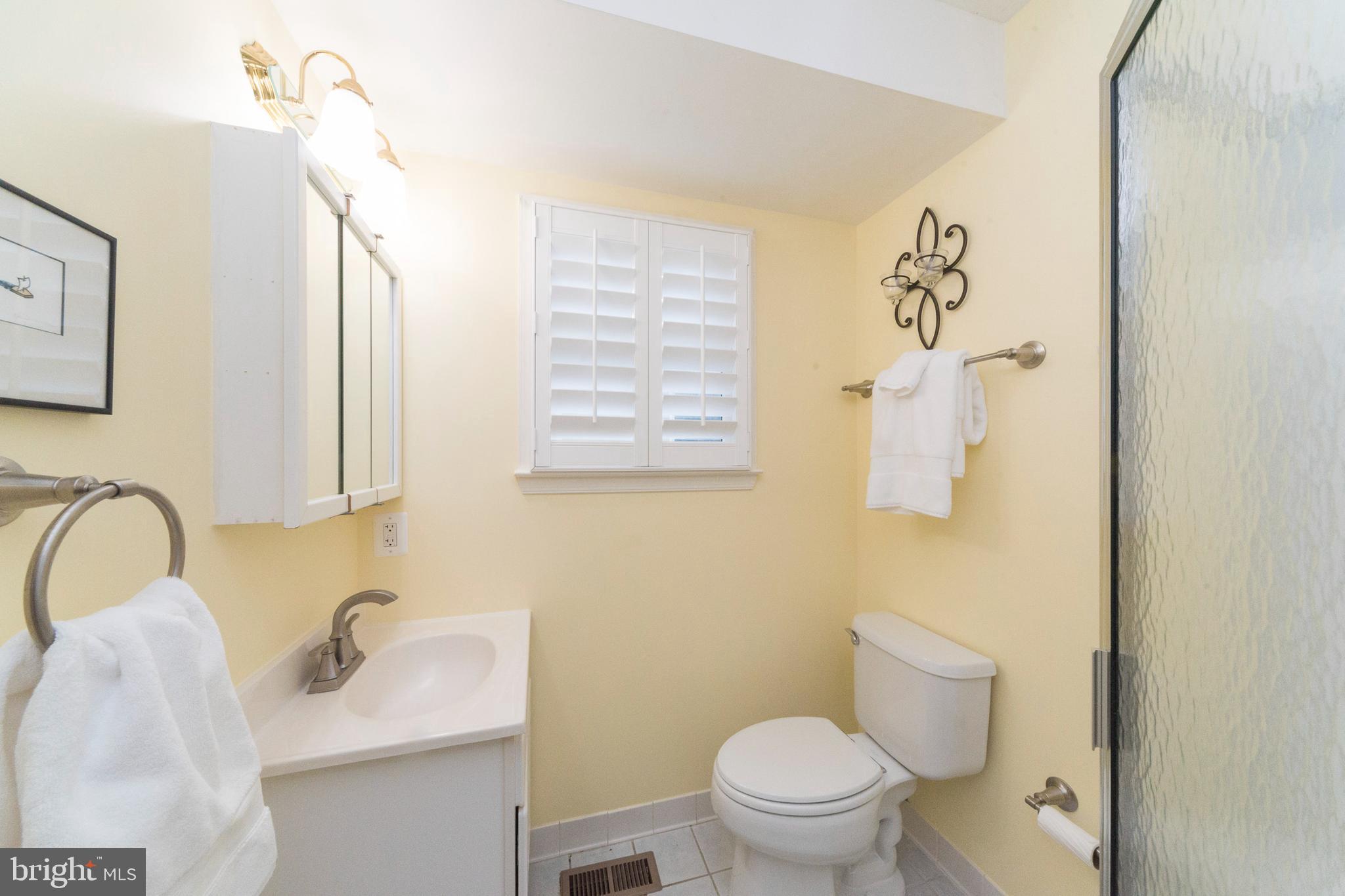 38 Shorewalk Road Riva, MD 21140 - Photo 28 of 40 1st Floor Full Bathroom