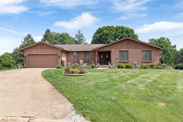 $449,900 | 3741 Muirfield Drive, Uniontown, OH 44685