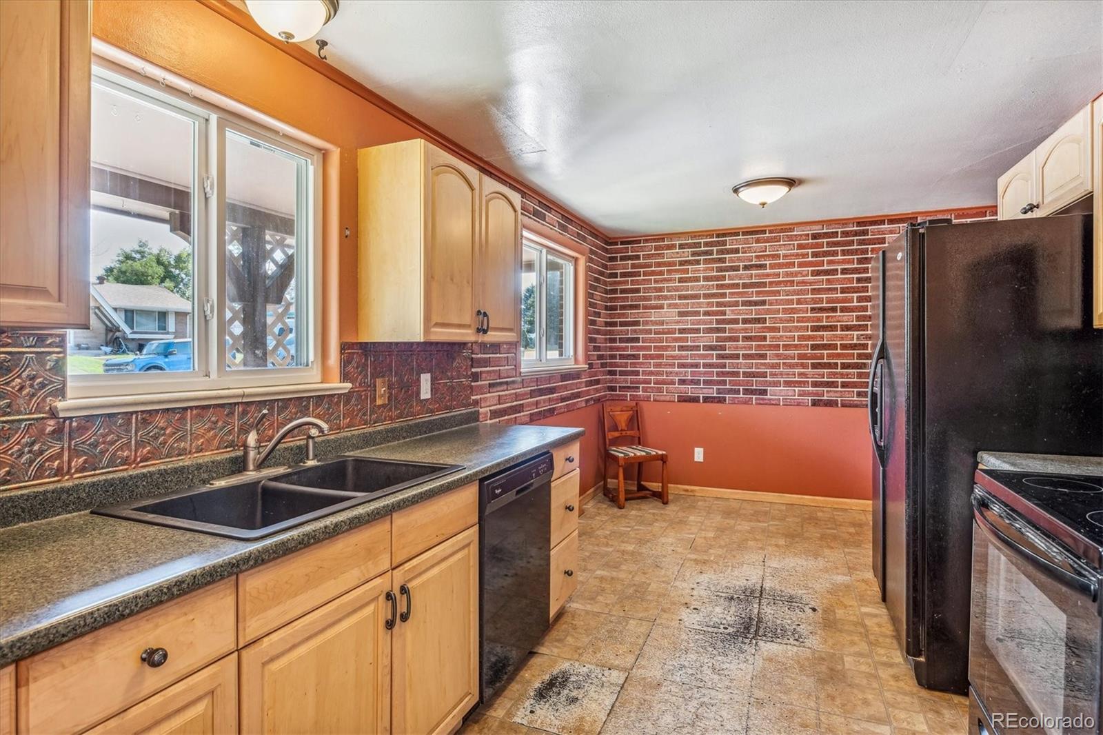 8233 Adams Way Denver, CO 80221 - Photo 7 of 21