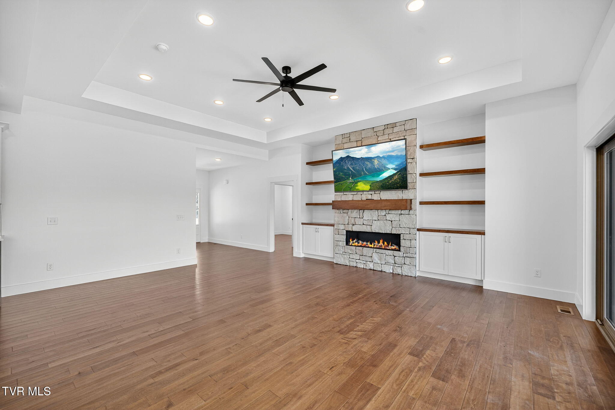 15 Browns Bridge Road Greeneville, TN 37745 - Photo 3 of 75 2