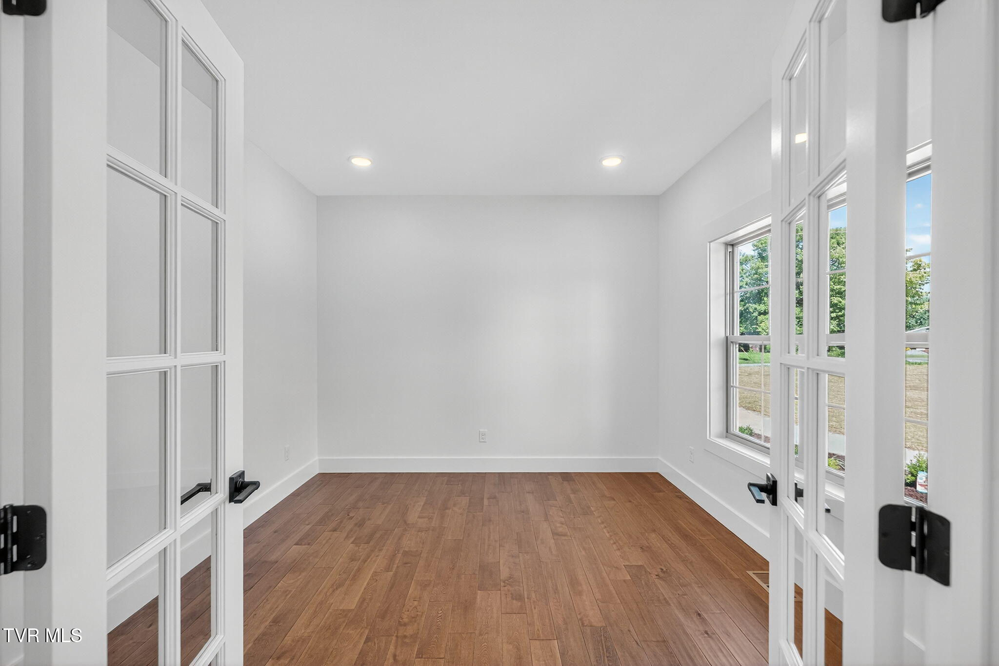 15 Browns Bridge Road Greeneville, TN 37745 - Photo 6 of 75 5