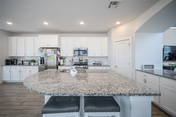 $2,400 | 7525 Desert Needle Drive, Lago Vista, TX 78645