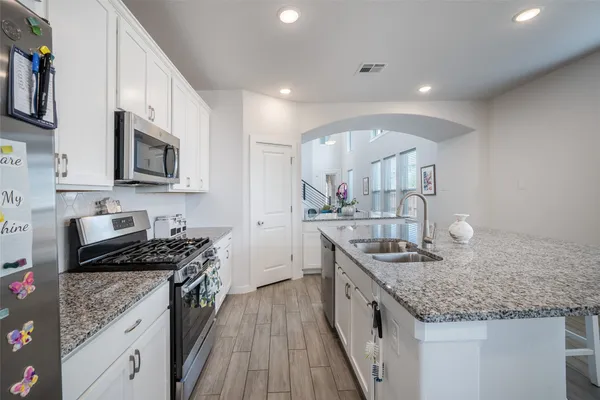 $2,400 | 7525 Desert Needle Drive, Lago Vista, TX 78645