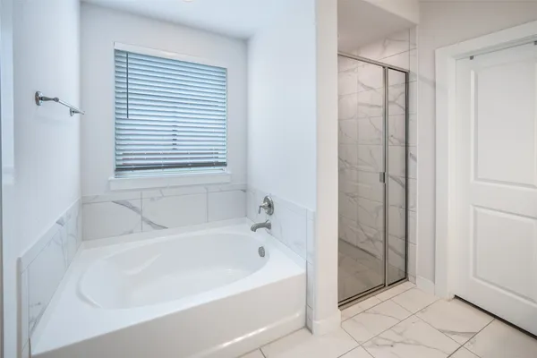 $2,400 | 7525 Desert Needle Drive, Lago Vista, TX 78645