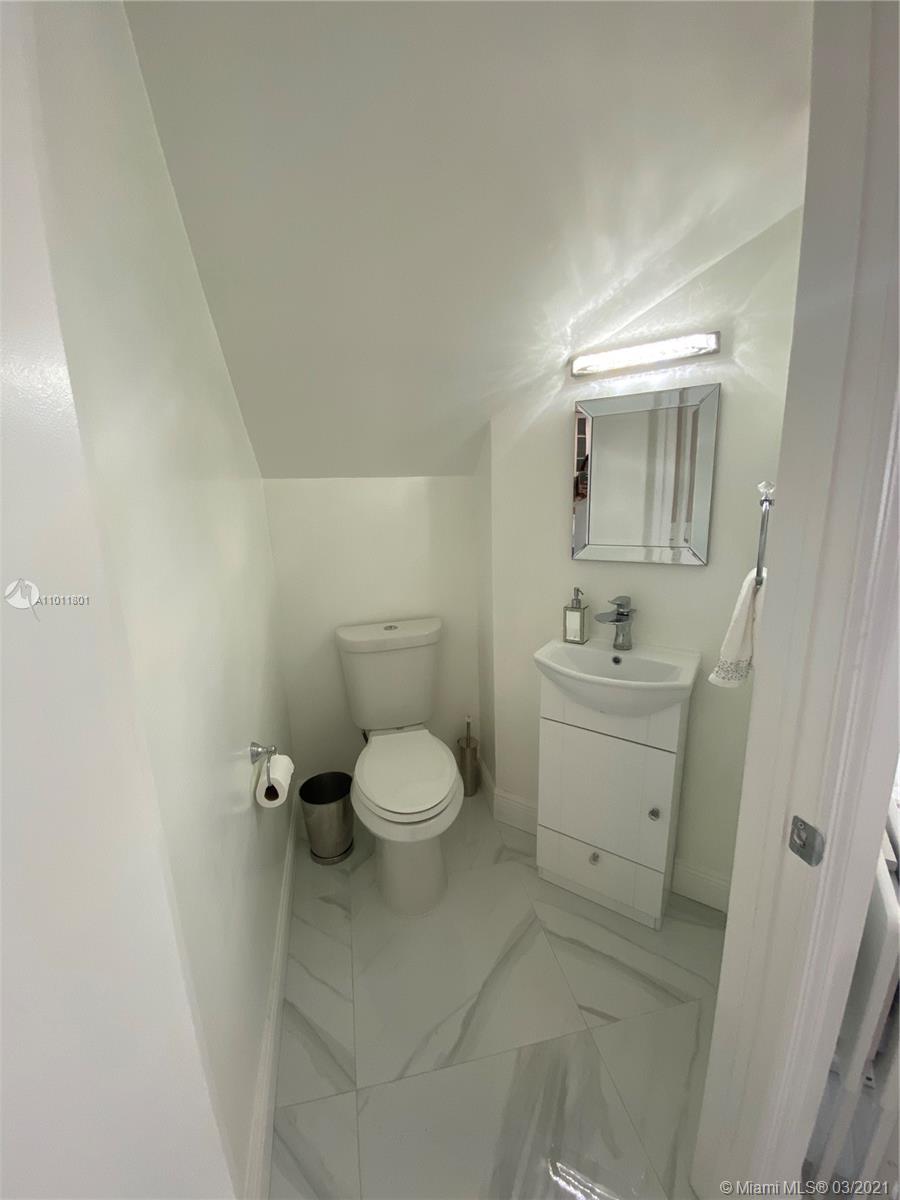 11561 Southwest 148th Path Miami, FL 33196 - Photo 14 of 36 Gallery Image 14