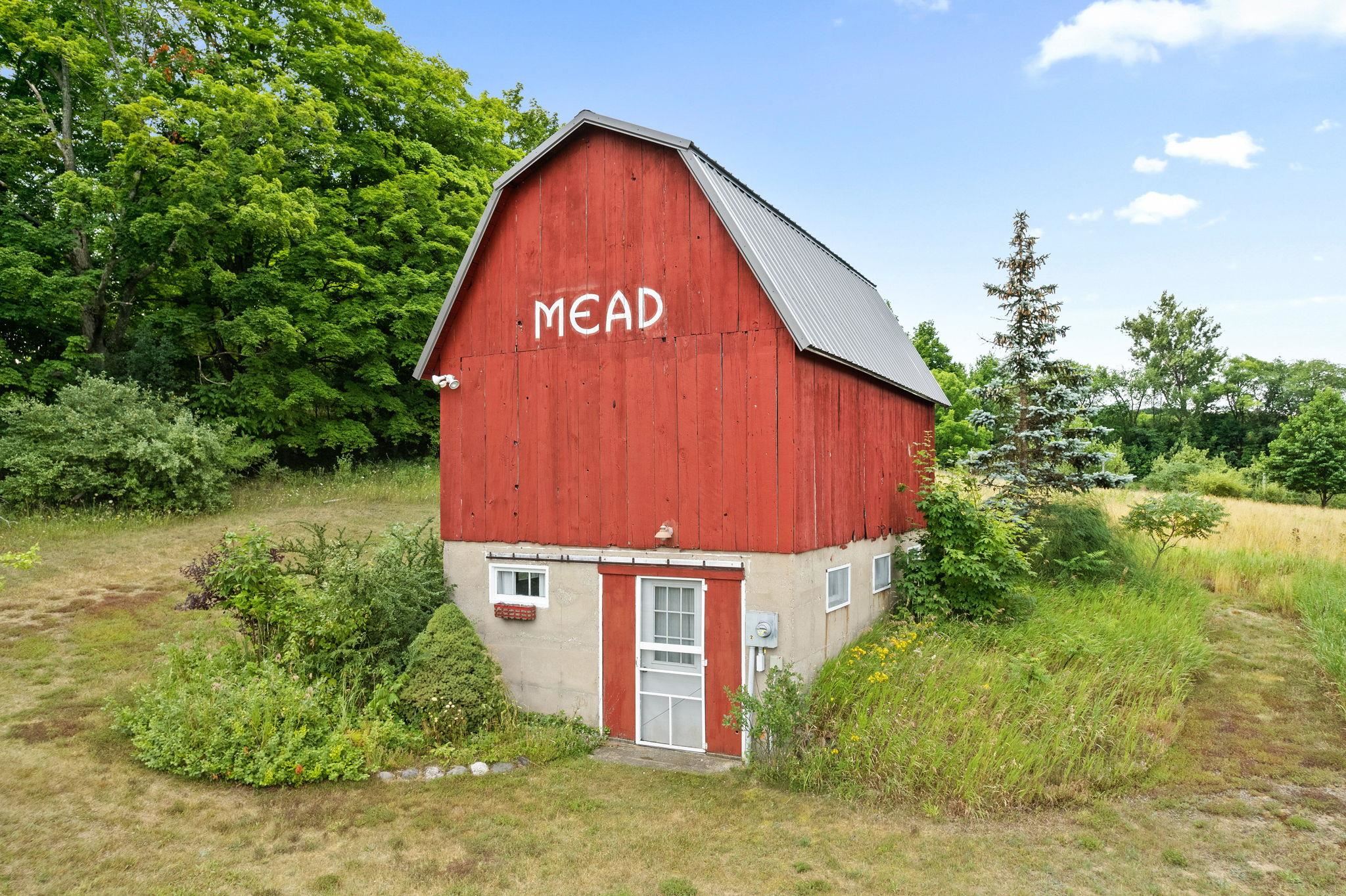 10487 Covey Road Honor, MI 49640 - Photo 39 of 48 1922494-083d07ec-dab6-489f-9535-cc3fd2ebfa91.JPG